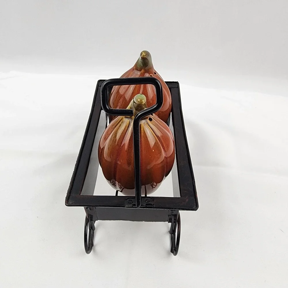 Pumpkin Shaped Salt and Pepper Shaker Set in a Wagon‎ Holder Fall Thanksgiving